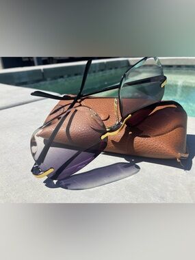 Black Women's Sunglasses with Purple Gradient Lenses comes with Ray-Ban case